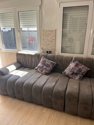 Divano modulare grigio in velluto