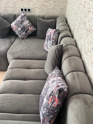 Divano modulare grigio in velluto