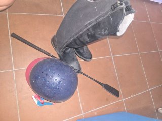 Conjunto Hípica: Botas, Casco y Fusta