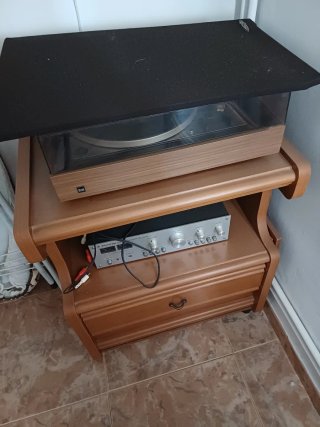 Mueble vintage para tocadiscos