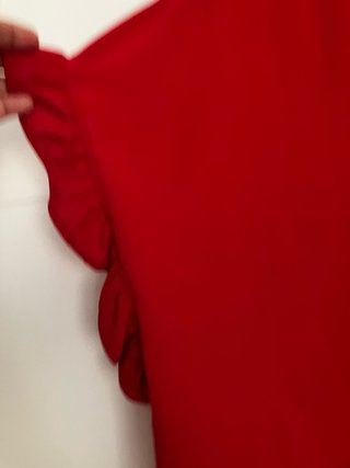 Blusa roja con volantes