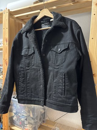 Cazadora Levi's Negra con Borrego