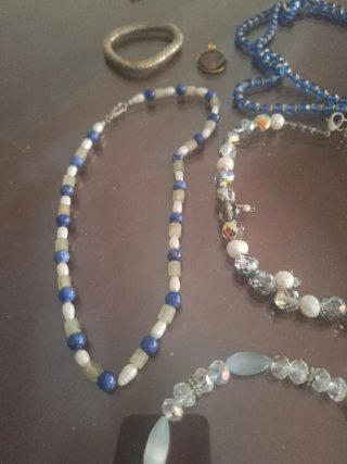 Collezione di collane in cristallo e pietre