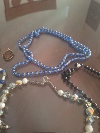 Collezione di collane in cristallo e pietre