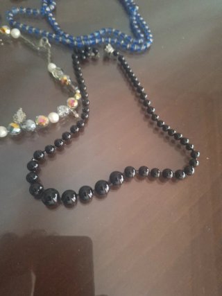 Collezione di collane in cristallo e pietre