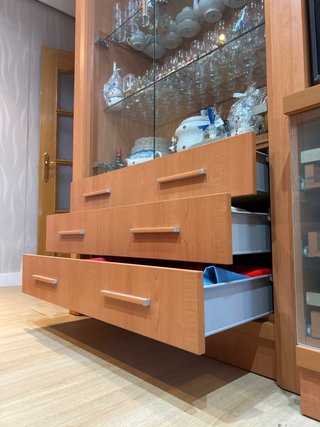 Mueble de salón madera y cristal
