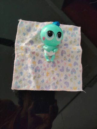 Muñeco bebé mint con pañal y mantita