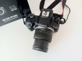 1.000 DISPAROS Canon EOS R100 con objetivo kit