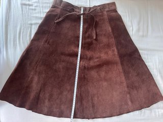 Falda piel nobuk marrón