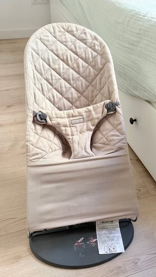 Hamaca BabyBjörn con funda beige