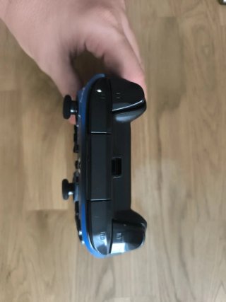 Controller Xbox One con cavo. 1 analogico guasto