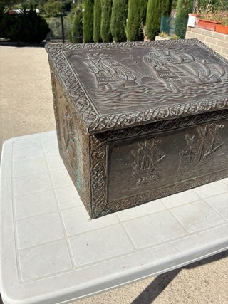 Baule vintage lastre rame decorato