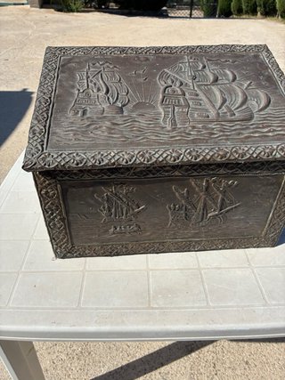 Baule vintage lastre rame decorato
