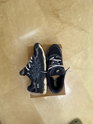 Zapatillas Asics azules y grises