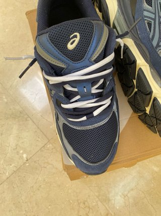 Zapatillas Asics azules y grises
