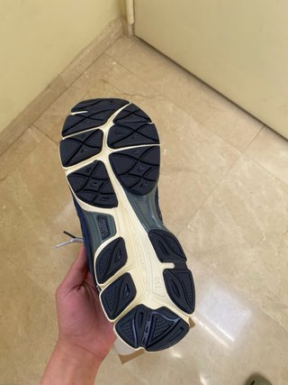 Zapatillas Asics azules y grises
