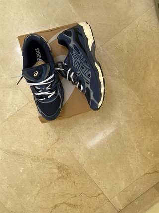 Zapatillas Asics azules y grises