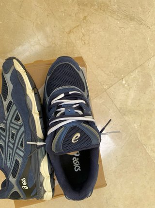 Zapatillas Asics azules y grises