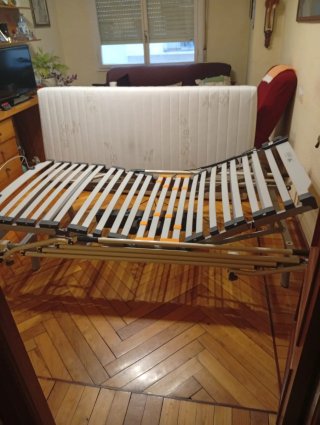 Cama articulada para movilidad reducida