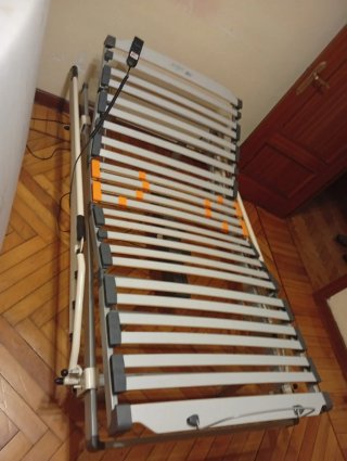 Cama articulada para movilidad reducida