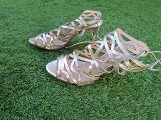 Sandalias Gloria Ortiz doradas