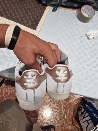 Zapatillas Adidas Superstar Doradas y Blancas