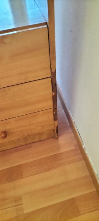 Escritorio de aglomerado con cajones y estantes