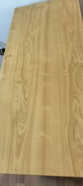 Escritorio de aglomerado con cajones y estantes