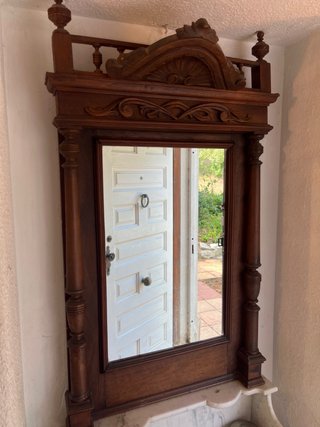 Mueble lavabo de madera y mármol