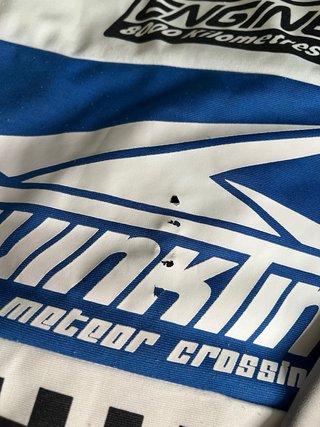 Camiseta manga larga blanca y azul
