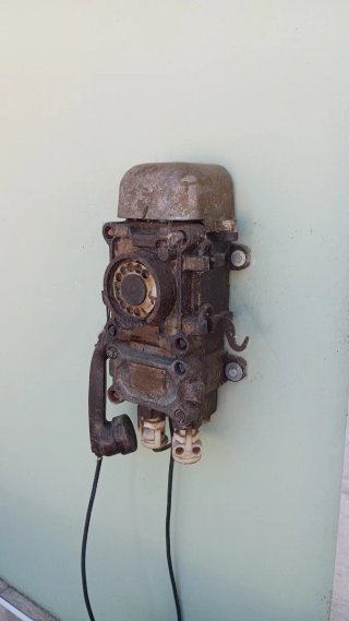 Teléfono antiguo de pared