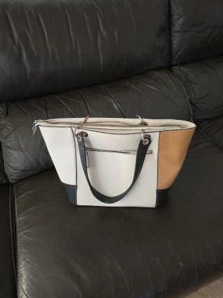 Bolso Guess Beige y Negro