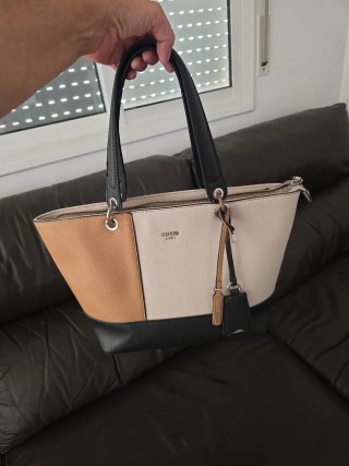 Bolso Guess Beige y Negro