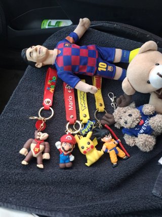 Llaveros y peluches varios