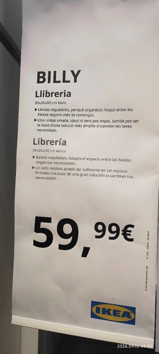 Estantería azul Ikea empaquetada sin abrir
