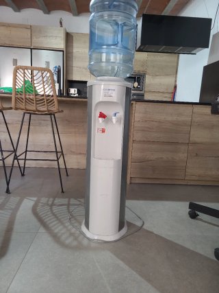 Dispensador agua fría y caliente
