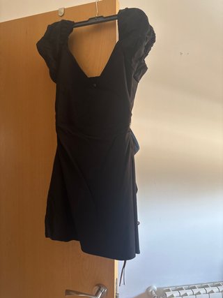 Vestido negro espalda tiras