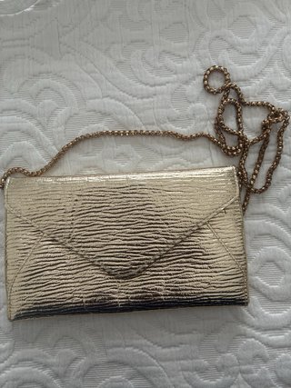 Bolso de mano dorado Con cadena dorado colgarlo