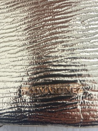 Bolso de mano dorado Con cadena dorado colgarlo