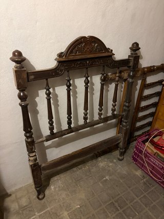 Par de cabeceros de madera antiguos