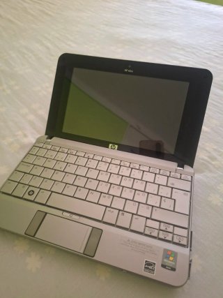 HP Mini Portátil Plata y Negro