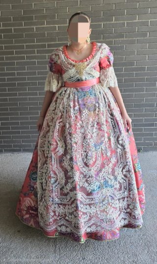 Traje de Fallera Multicolor Precio negociable