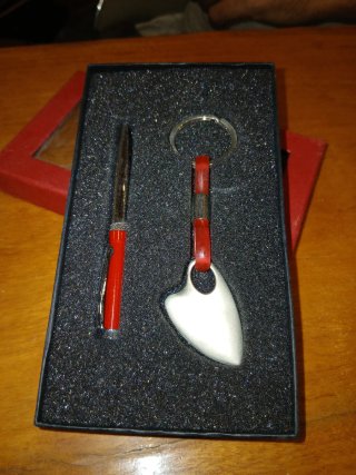 Llavero y bolígrafo set regalo