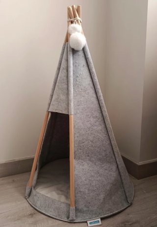 Tienda tipi para gatos gris y blanco