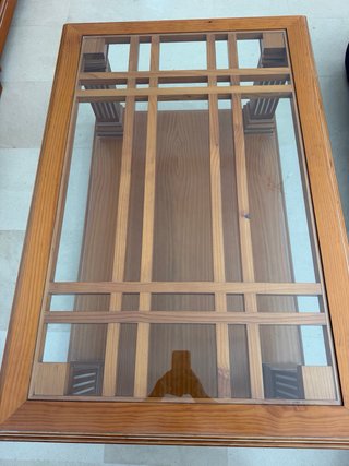 Mesa de centro de madera y cristal