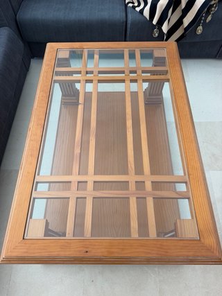 Mesa de centro de madera y cristal