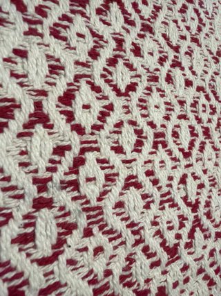 Alfombra de algodón beige y roja