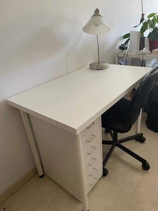 Mesa IKEA LAGKAPTEN SIN cajonera y CON silla