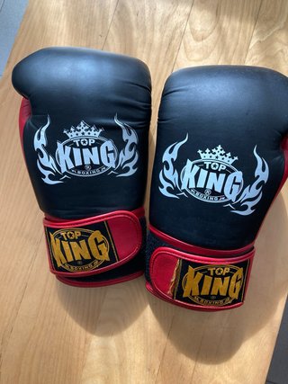 Guantes Top King 12oz + Espinilleras