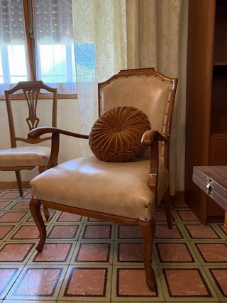 Juego 2 sillones y 1 silla cuero beige